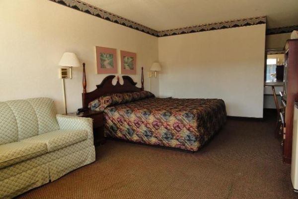 RED CARPET INN AND SUITES DANVILLE (Danville)